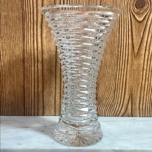 Magnificent Heritage 8” Vase Irish Crystal Cricklewood Cut Tulip